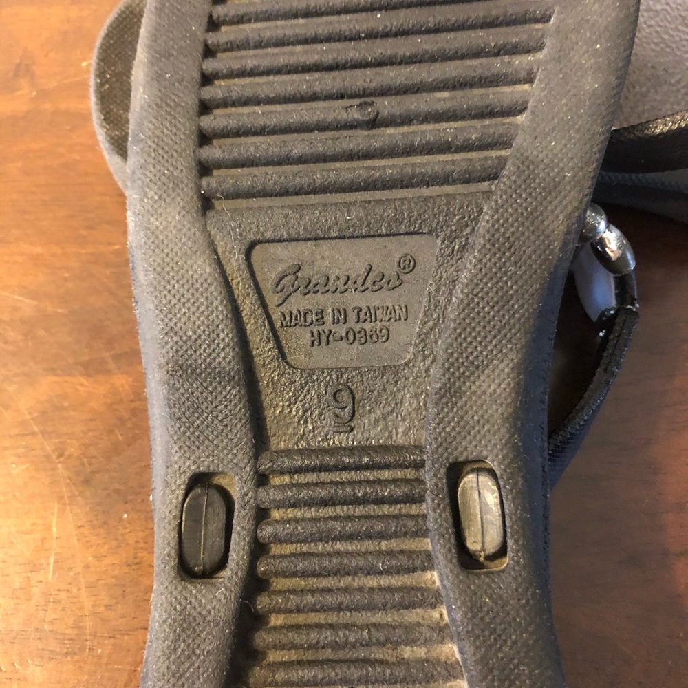 Sandals - Picture 3 of 4